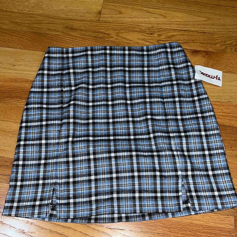 checkered skirt